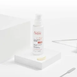 Avène Hyaluron Activ UV Fluido Triple Eficacia Antiedad SPF50+
