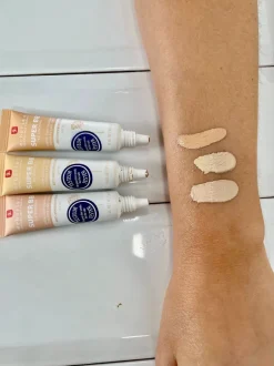 Erborian Super BB Cream - Base de maquillaje correctora de alta cobertura con FPS20 para piel irregular Tono Doré 40ml