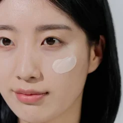 Skin1004 Madagascar Centella Tone Brightening Toneup Protector Solar SPF50
