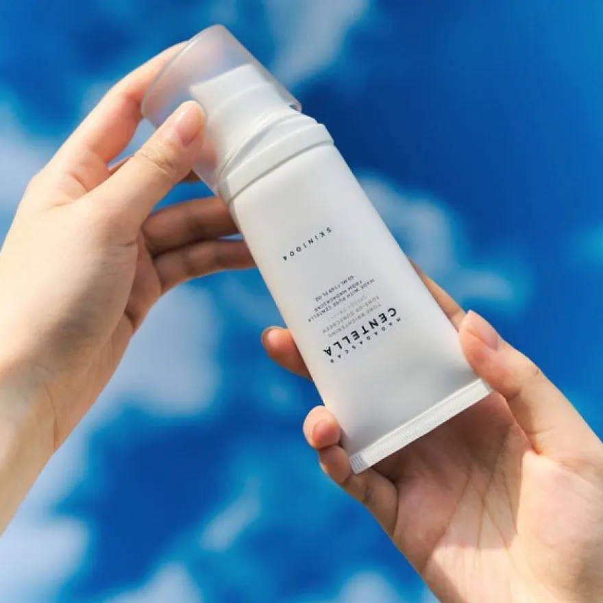 Skin1004 Madagascar Centella Tone Brightening Toneup Protector Solar SPF50